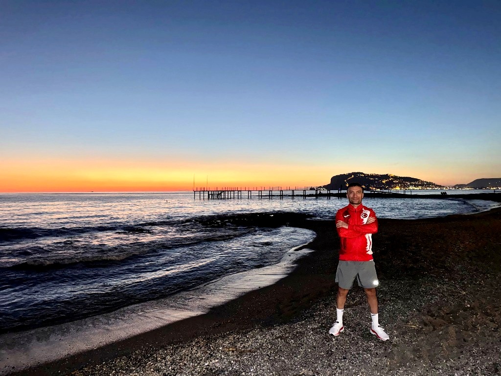 Mustafa Önder Atik, Alanya sahilinde gün batımında