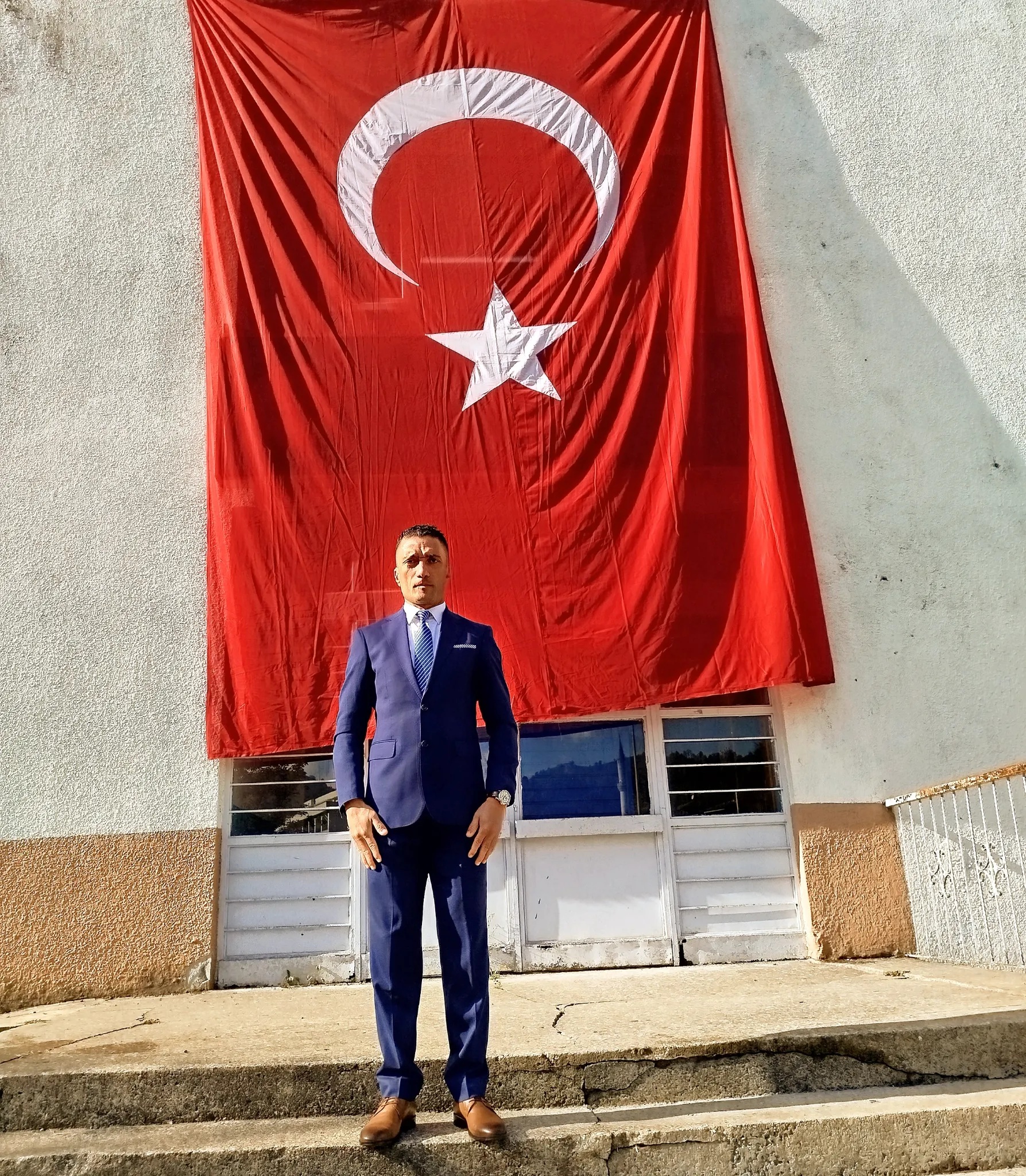 Mustafa Önder Atik'in takım elbiseli güncel fotoğrafı
